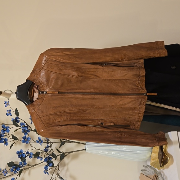 *Moving Sale*NWT Danier genuine leather jacket, 90s vintage look,originally $549 - Picture 1 of 10